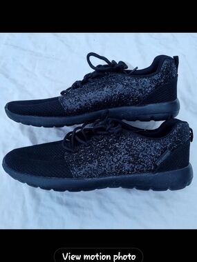 Women's Black Glittered Knit Athletic Sneakers with Lace Closure